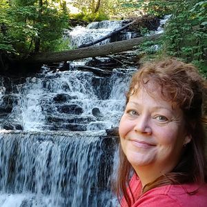 Meet your Posher, Suzanne